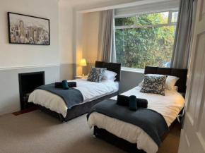 Cosy & Comfortable 3 Bed House, Office & Driveway